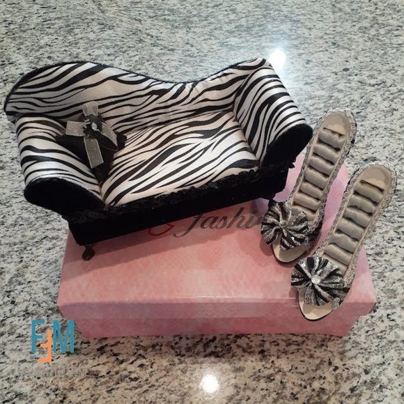 3 Piece Sofa and High Heels Jewelry Box and Ring Holders Set - Picture 11 of 12